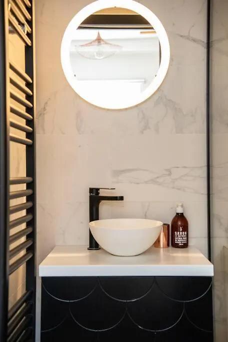 Apartment Stunning Studio Near Canal St Martin - Divine Moon Paris