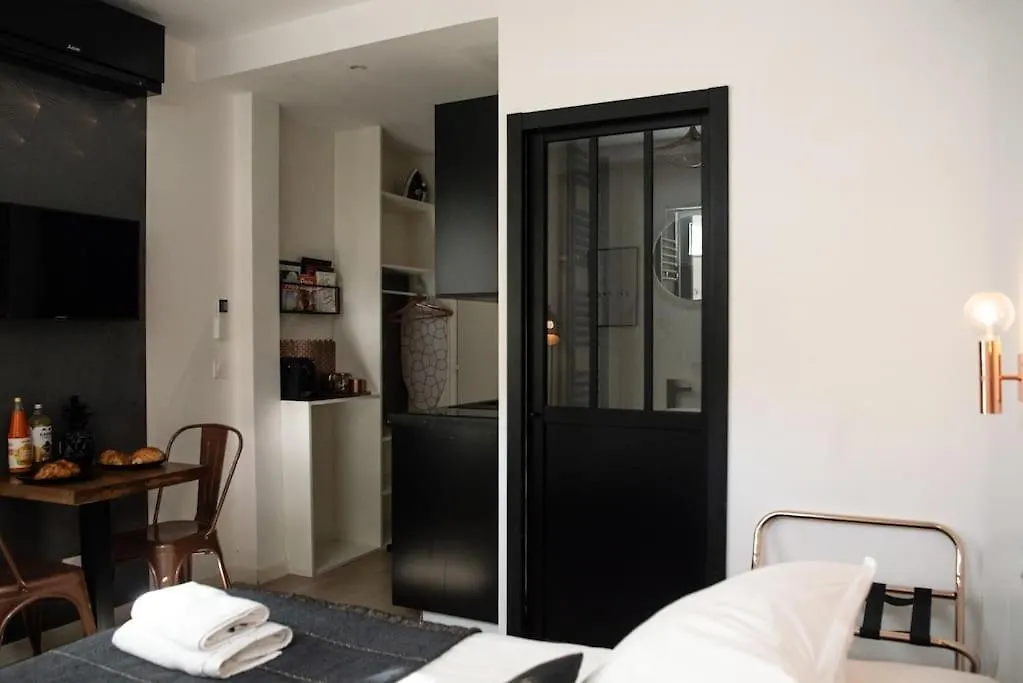 Apartment Stunning Studio Near Canal St Martin - Divine Moon Paris