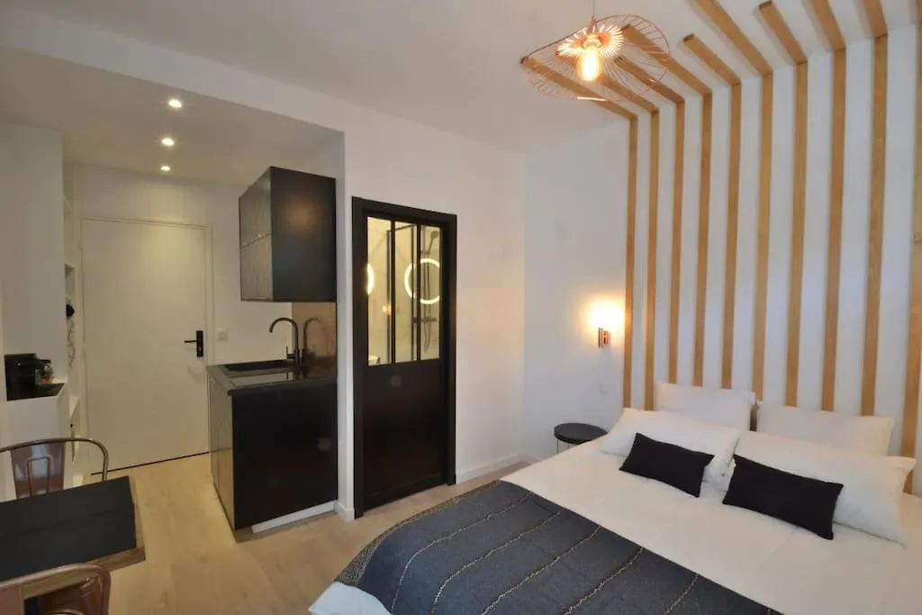Stunning Studio Near Canal St Martin - Divine Moon Paris Apartment