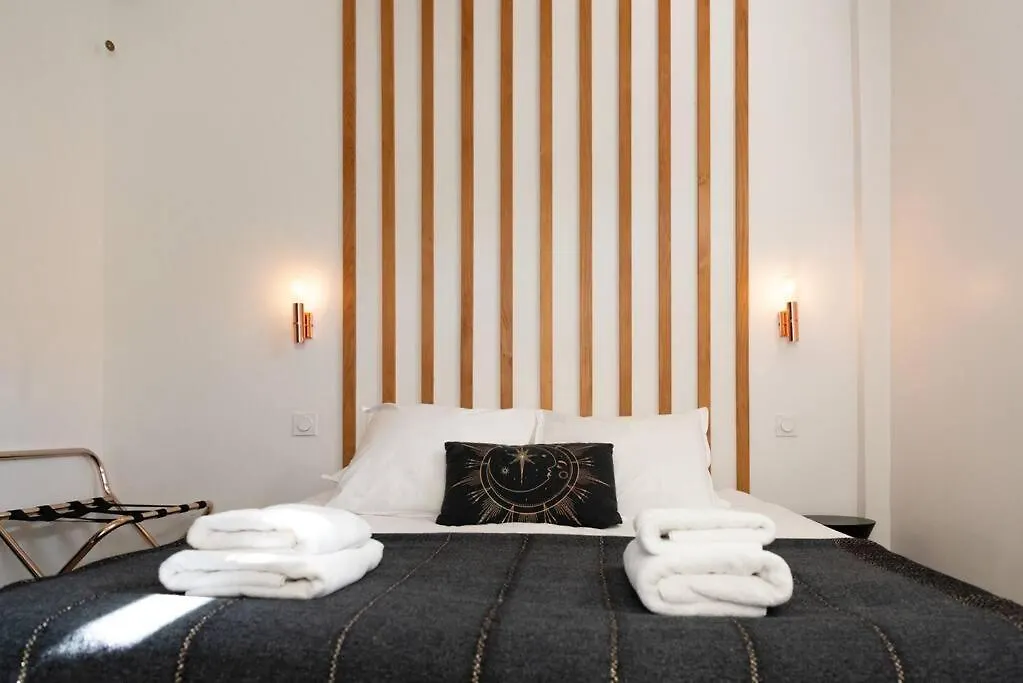 Stunning Studio Near Canal St Martin - Divine Moon Paris Apartment