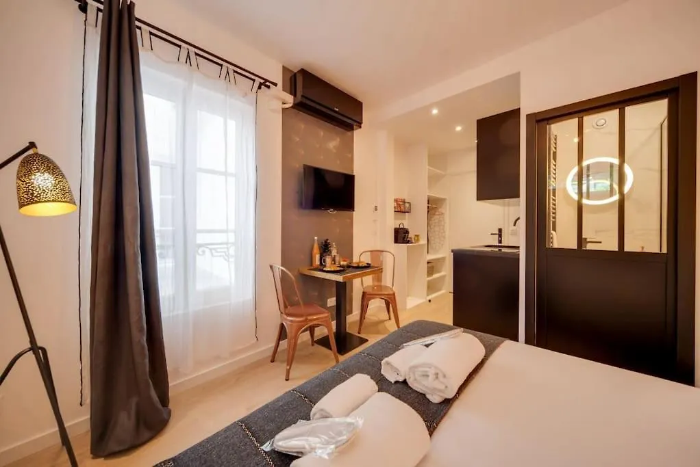 Apartment Stunning Studio Near Canal St Martin - Divine Moon Paris France