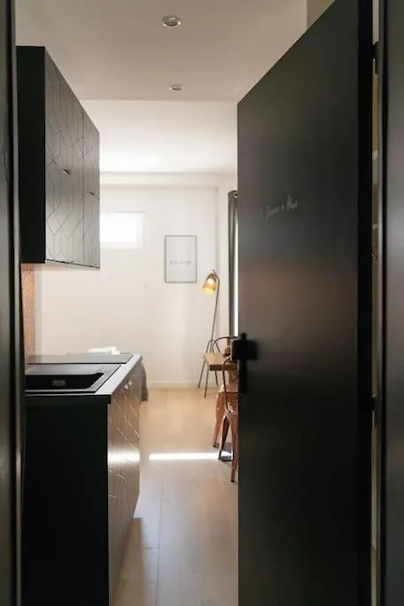 Stunning Studio Near Canal St Martin - Divine Moon Paris Apartment